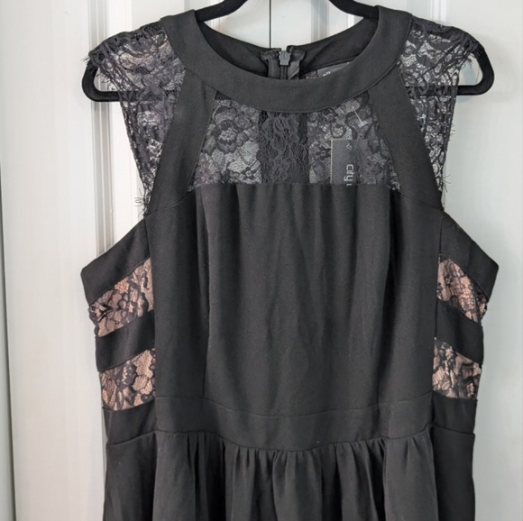 City Chic Dress with Lace Detail - Picture 4 of 9